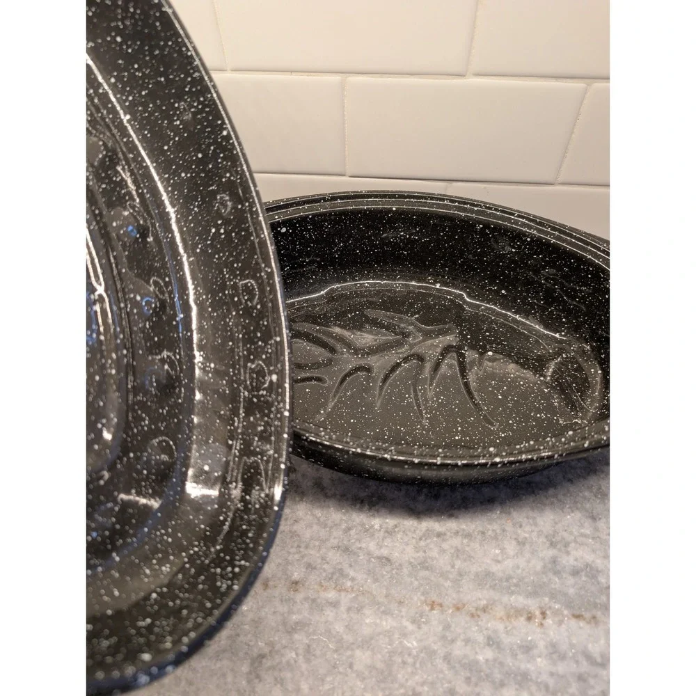 Black Speckled Enamel - Small Oval Roaster Pan w/Lid -‎ 13